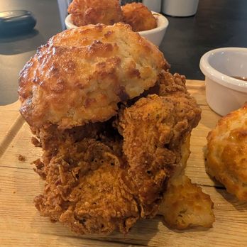 Buttermilk Cafe - Fried Chicken Biscuit - Breakfast & Brunch Near Me - Willis, Texas