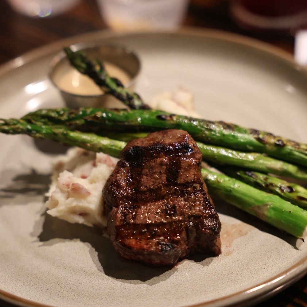 Rosewood Grill - Beef tenderloin - New American Near Me - Hudson, Ohio
