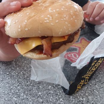Carl's Jr - Fast Food Near Me - Wailuku, Hawaii