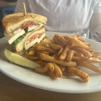 Trailhead Taphouse & Kitchen - ¨ - Sports Bars Near Me - Golden, Colorado