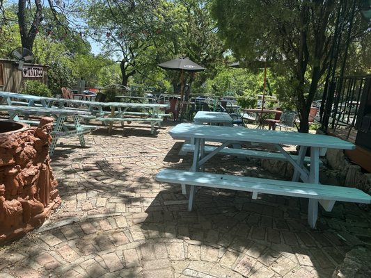 Tweedy's Bar by null