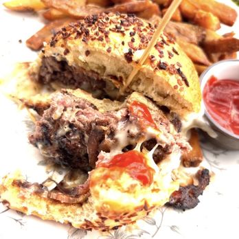 Ada's on the River - Cheeseburger - Seafood Near Me - Alexandria, Virginia