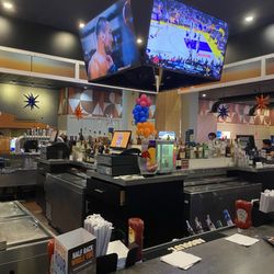 Dave & Buster's Miami - Bar sitting area