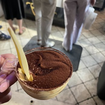 Two Sizes - Large original tiramisu - Desserts Near Me - Rome, RM Two Sizes - Large original tiramisu - Desserts Near Me - Rome, RM