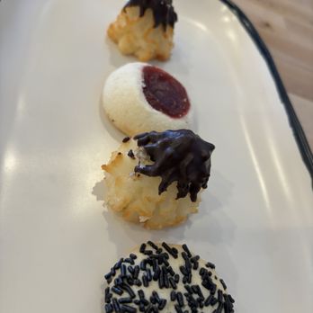 Bread Love Bakery & Cafe - Macaroons and cookies - Bakeries Near Me - Adelanto, California Bread Love Bakery & Cafe - Macaroons and cookies - Bakeries Near Me - Adelanto, California