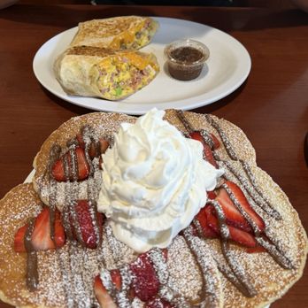 Eggs 'n Things - Waikiki Beach Eggspress - Breakfast & Brunch Near Me - Honolulu, Hawaii