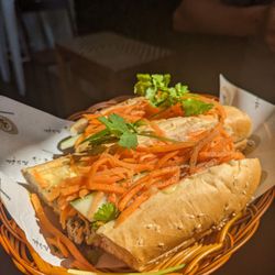 Jojo's Cafe - Banh mi
