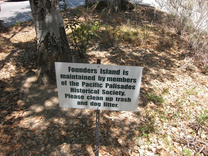 Founders Oak Island Logo