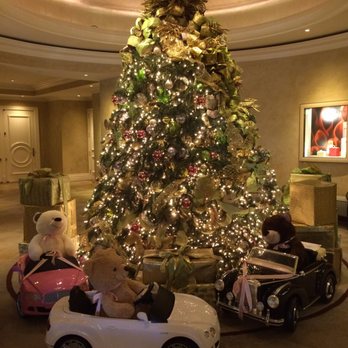 Polo Lounge - Christmas tree in the hotel lobby. - New American Near Me - Beverly Hills, California