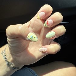 Tiffanys Nail Studio - Full set with design!