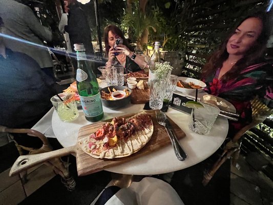 The Crescent Hotel Beverly Hills, Sonder by null