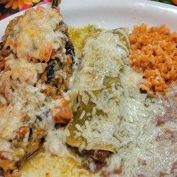 El Tapatio - Combo plate.  A seriously wonderful chile relleno (pasilla) and a fabulous chile verde enchilada - Mexican Near Me - Guadalupe, California
