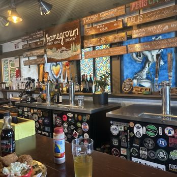 Homegrown Public House - Bar area - American Near Me - Florence, Oregon Homegrown Public House - Bar area - American Near Me - Florence, Oregon