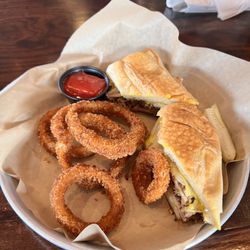 Pub 319 - Onion rings and a perfect Cuban