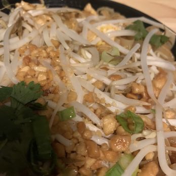 Lemongrass Thai Restaurant - Pad Thai Noodles with chicken (Thai hot) - Thai Near Me - San Antonio, Texas