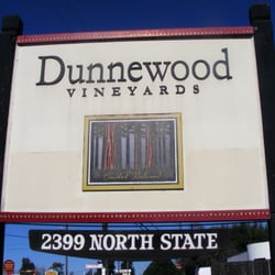 Dunnewood Vineyards & Winery - signage at the entry to Dunnewood
