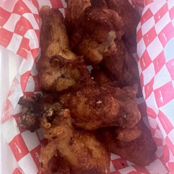 V9 Eats - Dry rubbed wings (good size and cooked very well) - New American Near Me - St. Petersburg, Florida V9 Eats - Dry rubbed wings (good size and cooked very well) - New American Near Me - St. Petersburg, Florida