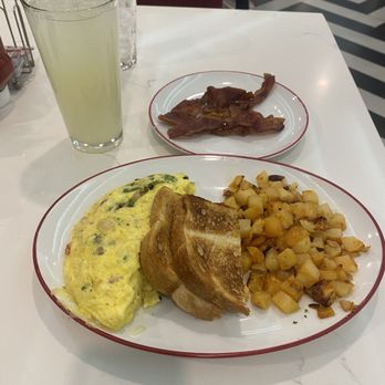 STRAT Café - American Near Me - Las Vegas, Nevada STRAT Café - American Near Me - Las Vegas, Nevada