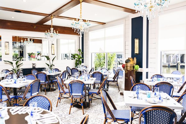 The Syren Oyster & Cocktail Bar by null