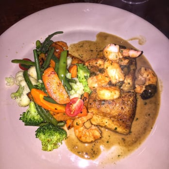 Empório Maria Maria - Dinner! Delicious grilled fish with white wine and shrimps sauce and baked veggies! - Italian Near Me - Petrópolis, RJ Empório Maria Maria - Dinner! Delicious grilled fish with white wine and shrimps sauce and baked veggies! - Italian Near Me - Petrópolis, RJ