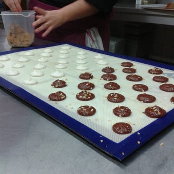 Les ateliers de la Fabrique - Macaron en cours de fabrication ! - Cooking Schools Near Me - Talence, 33 Les ateliers de la Fabrique - Macaron en cours de fabrication ! - Cooking Schools Near Me - Talence, 33