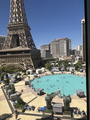 Pool a Paris by null