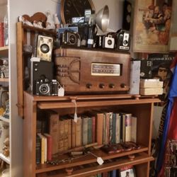 Rustic Endeavours Antiques & Collectibles - Antique & Vintage Cameras and Radios