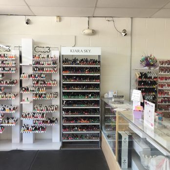 Tami Nails and Eyelashes - Best nails salon ever !!! Clean and have a lot of polish options. Tammi is very good with lashes and nails. - Nail Salons Near Me - Saint Louis, Missouri