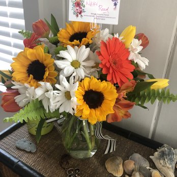Beach Blooms - Mixed bouquet! - Florists Near Me - Carolina Beach, North Carolina Beach Blooms - Mixed bouquet! - Florists Near Me - Carolina Beach, North Carolina