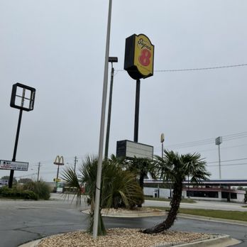 Super 8 by Wyndham Byron/South Macon - Signage at roadside. - Hotels Near Me - Byron, Georgia Super 8 by Wyndham Byron/South Macon - Signage at roadside. - Hotels Near Me - Byron, Georgia