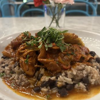 Ocho - Pollo Guisado - Lounges Near Me - San Antonio, Texas