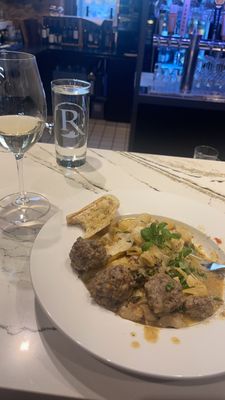 R Wine Bar & Kitchen by null