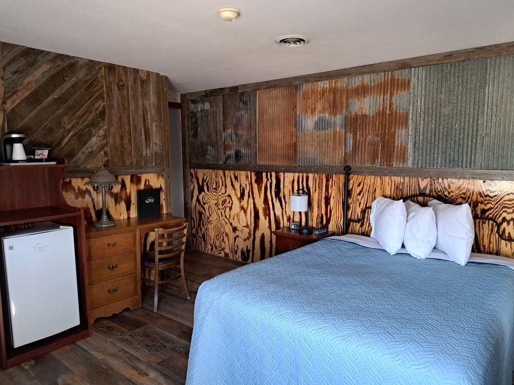 SUNDOWNER INN Updated August 2024 29 Photos & 11 Reviews 451 W