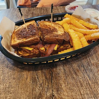 The Green Table Restaurant - Patty melt - Vegan Near Me - Palm Harbor, Florida