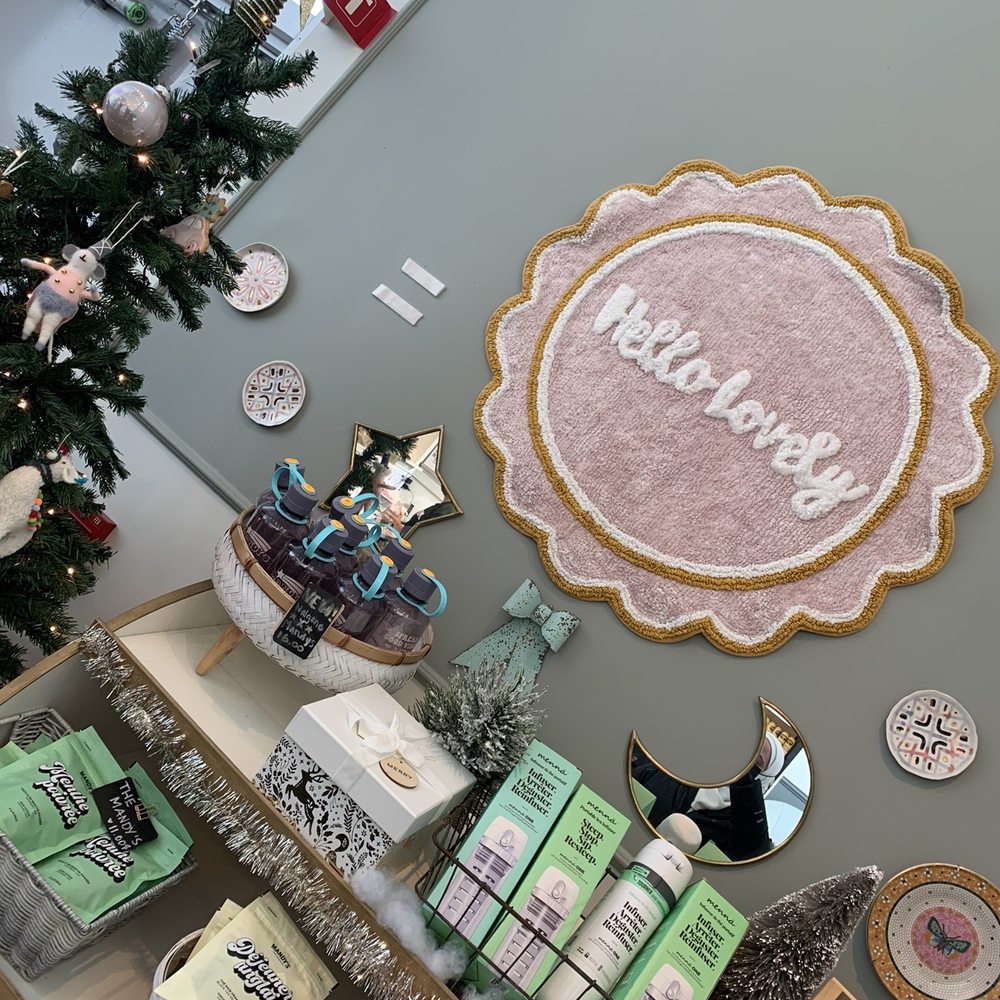 Mandy’s - a christmas tree in the background - Salad Near Me - Laval, Quebec
