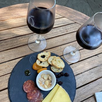 Zero George - Complimentary wine and cheese from 5pm-6pm - Hotels Near Me - Charleston, South Carolina