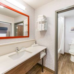 Guest room bath