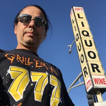 Jon's Liquor - Old school sign - Beer, Wine & Spirits Near Me - Redondo Beach, California