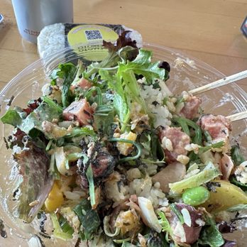Pokemoto Petaluma - Hawaiian regular sized bowl - Poke Near Me - Petaluma, California Pokemoto Petaluma - Hawaiian regular sized bowl - Poke Near Me - Petaluma, California