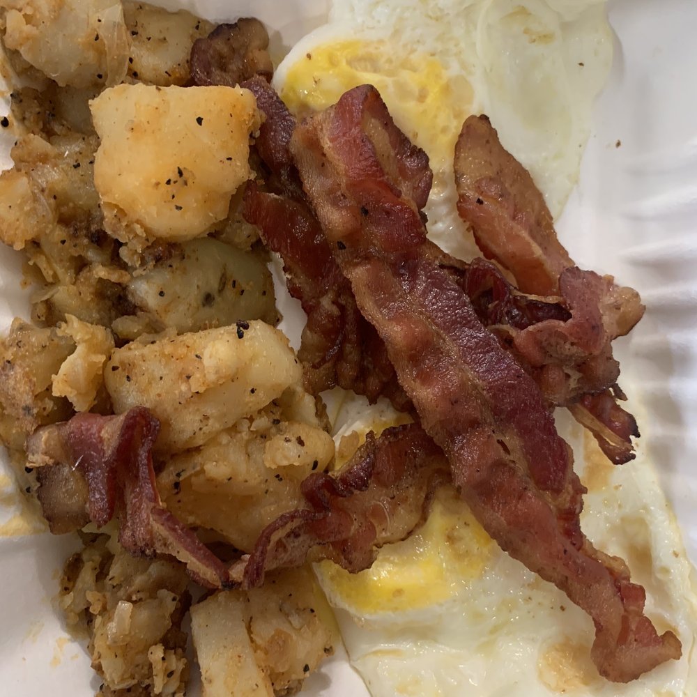 bacon and potatoes on a paper plate bacon and potatoes on a paper plate