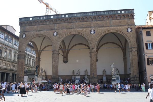 Loggia dei Lanzi by null
