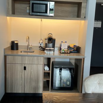 Hotel Nyack - JDV by Hyatt - Kitchenette in the king balcony suite with a Keurig coffee maker. - Hotels Near Me - Nyack, New York Hotel Nyack - JDV by Hyatt - Kitchenette in the king balcony suite with a Keurig coffee maker. - Hotels Near Me - Nyack, New York