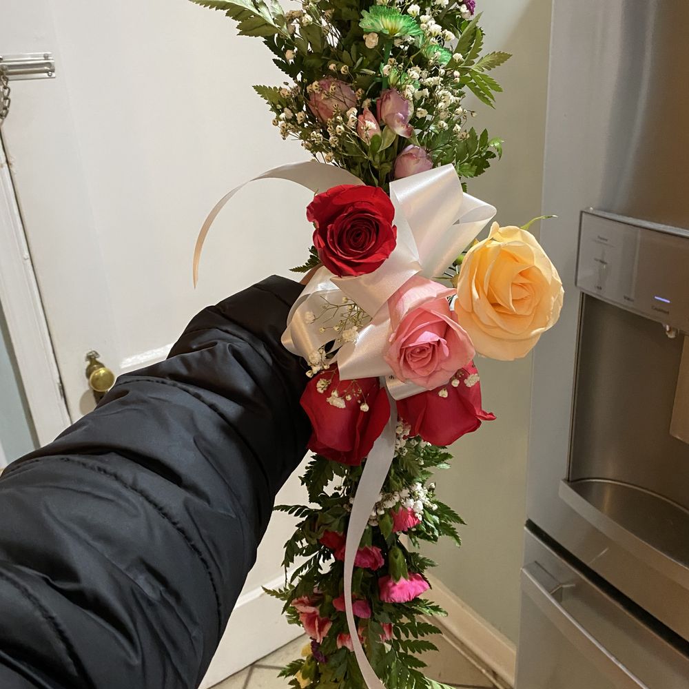 Paul Beale's Florist - What I got. This looks nothing like what I paid for! If you ask for delivery, just know.. you will have no idea what they sent - Florists Near Me - Philadelphia, Pennsylvania Paul Beale's Florist - What I got. This looks nothing like what I paid for! If you ask for delivery, just know.. you will have no idea what they sent - Florists Near Me - Philadelphia, Pennsylvania