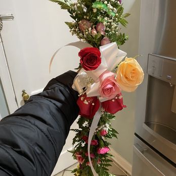 Paul Beale's Florist - What I got. This looks nothing like what I paid for! If you ask for delivery, just know.. you will have no idea what they sent - Florists Near Me - Philadelphia, Pennsylvania Paul Beale's Florist - What I got. This looks nothing like what I paid for! If you ask for delivery, just know.. you will have no idea what they sent - Florists Near Me - Philadelphia, Pennsylvania