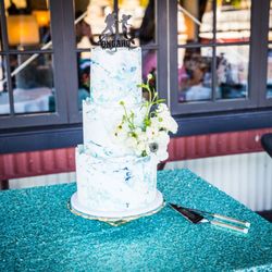 Layered Cakes + Bakes - Wedding cake