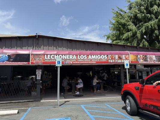 Lechonera Los Amigos (Guavate) by null