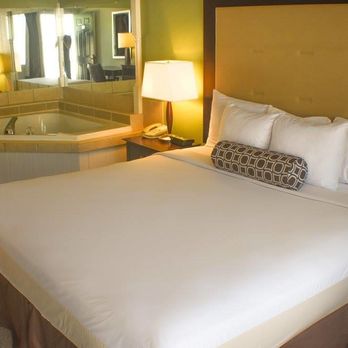 Branson's Liberty Lodge - Hotels Near Me - Branson, Missouri