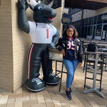 Tom's Watch Bar - Hi Toro! - Sports Bars Near Me - Houston, Texas