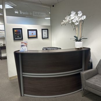 Trade-In Solutions - Front lobby - Car Buyers Near Me - Los Angeles, California Trade-In Solutions - Front lobby - Car Buyers Near Me - Los Angeles, California