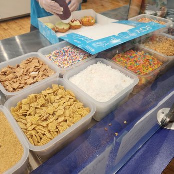 Ohanalulu - Donut making station - Donuts Near Me - Pendleton, Indiana